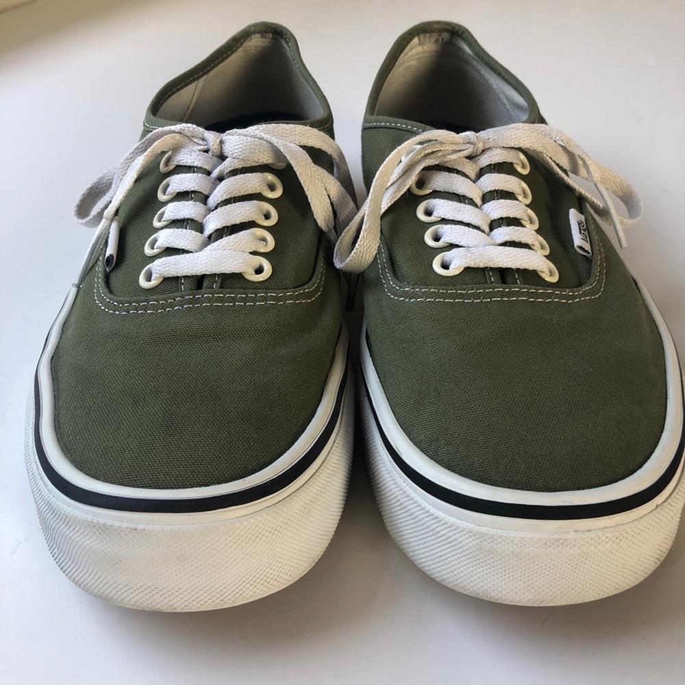 Like New Dark Olive Green Vans in Excellent Condition, Men’s Size 9.